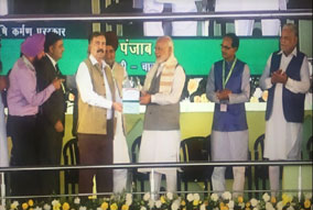 Sri. Amitabh Garg, Secretary Dr. Bhim Rao Ambedkar Welfare Society receiving Krishi Unanti Mela Award from PM Shri Narendra Modi